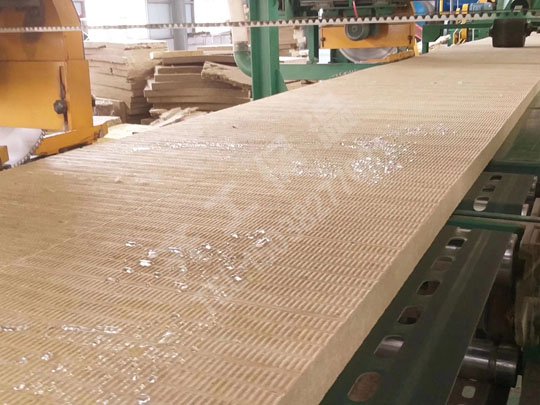 如何選擇優質的巖棉板廠家合作？