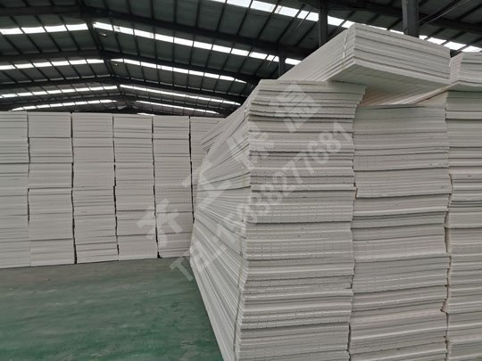 如何選擇水泥發泡保溫板的外墻材料?